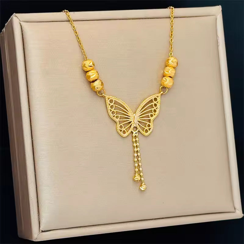 Collier élégant au pendentif papillon