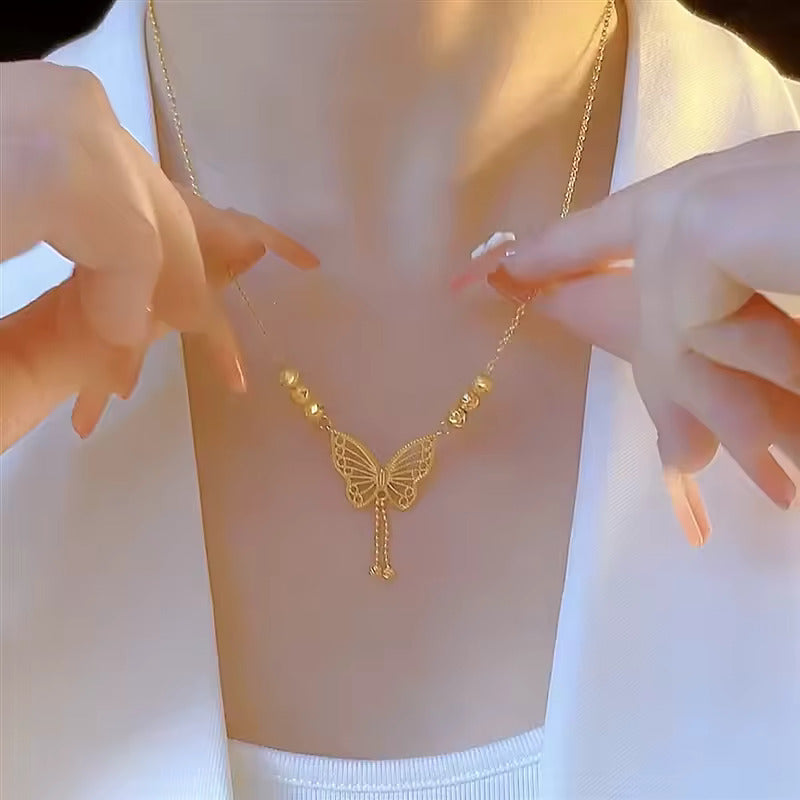Collier élégant au pendentif papillon