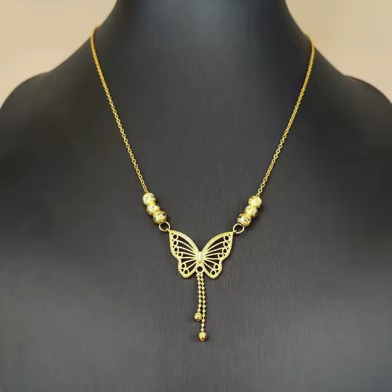 Collier élégant au pendentif papillon